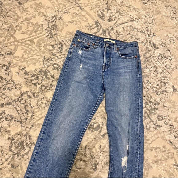 Levi's Wedgie Jeans Blue Wash Distressed Ankle Fit Size 26 Women’s - Picture 3 of 9